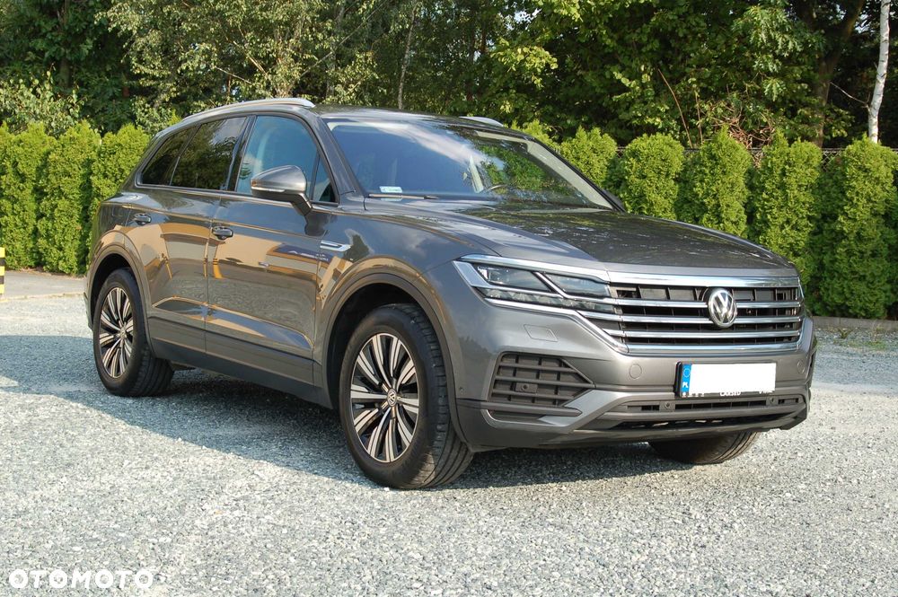 Volkswagen Touareg - 1