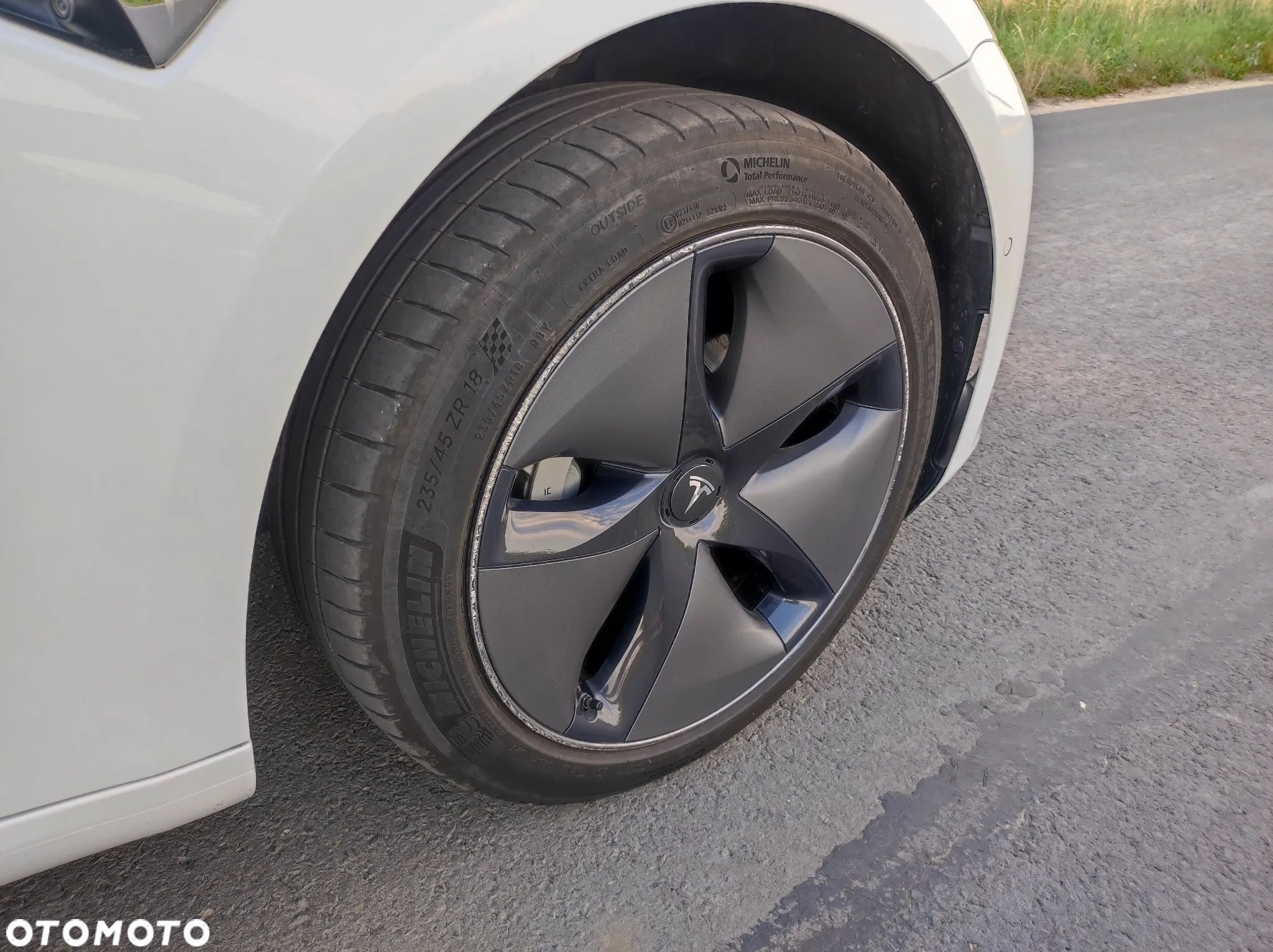 Tesla Model 3 Allradantrieb Dual Motor - 12