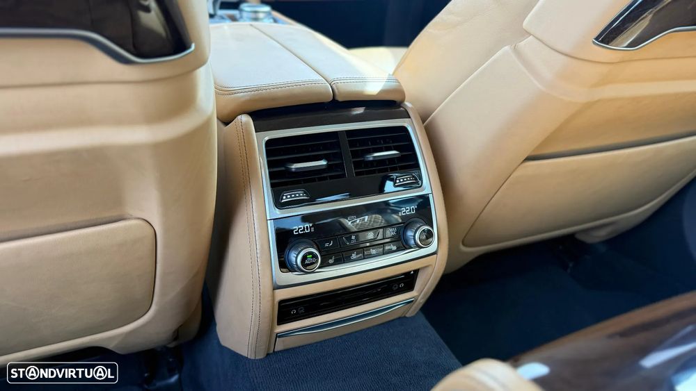 BMW 730 d xDrive - 16