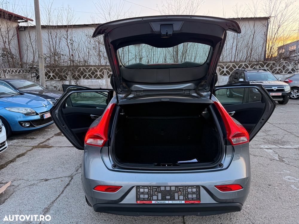 Volvo V40 D2 R Design - 15