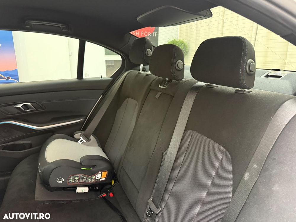 BMW Seria 3 320d xDrive AT MHEV - 30