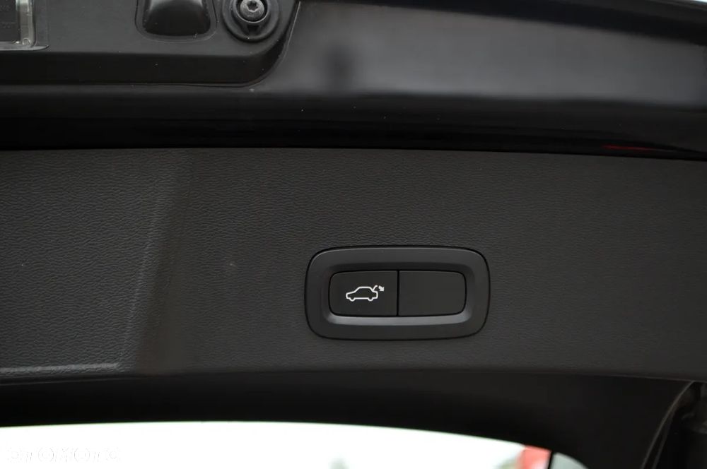 Volvo XC 40 T3 Momentum Pro - 33