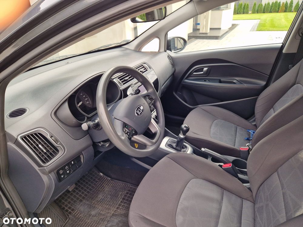 Kia Rio - 12