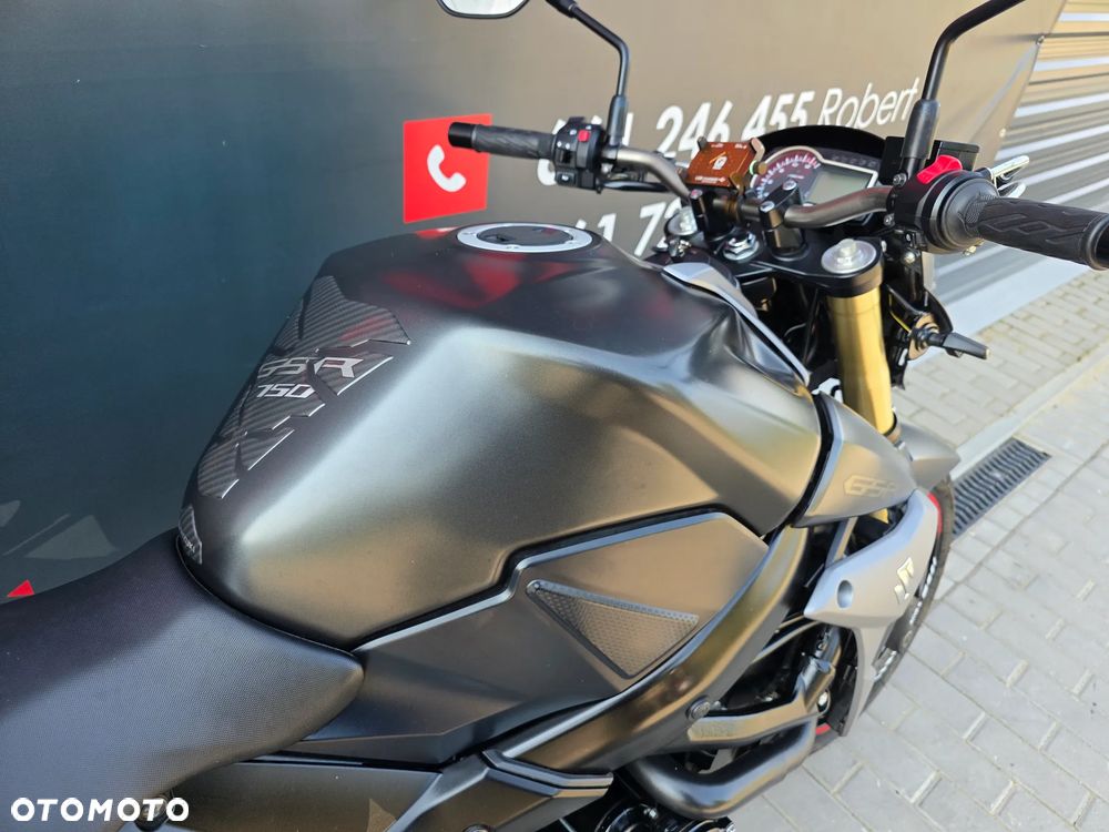 Suzuki GSR - 25