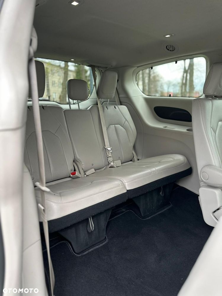 Chrysler Pacifica - 28