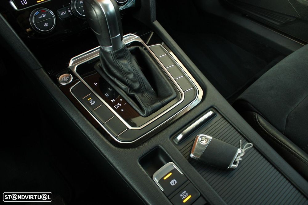 VW Passat Variant 2.0 TDi Highline DSG - 23