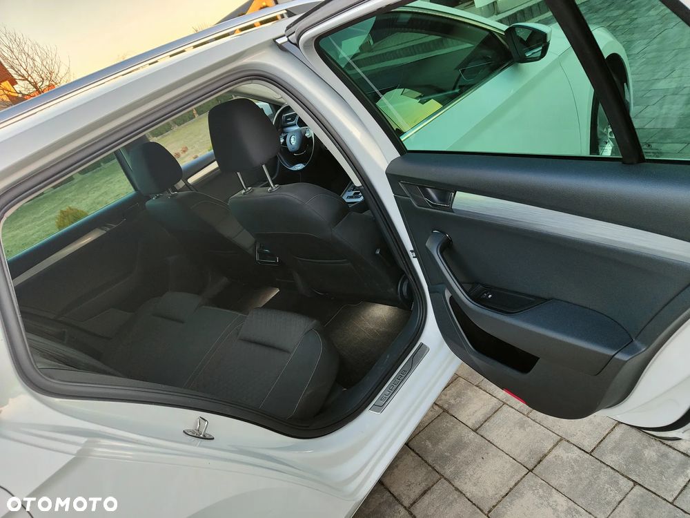 Skoda Superb 2.0 TDI Active DSG7 - 22