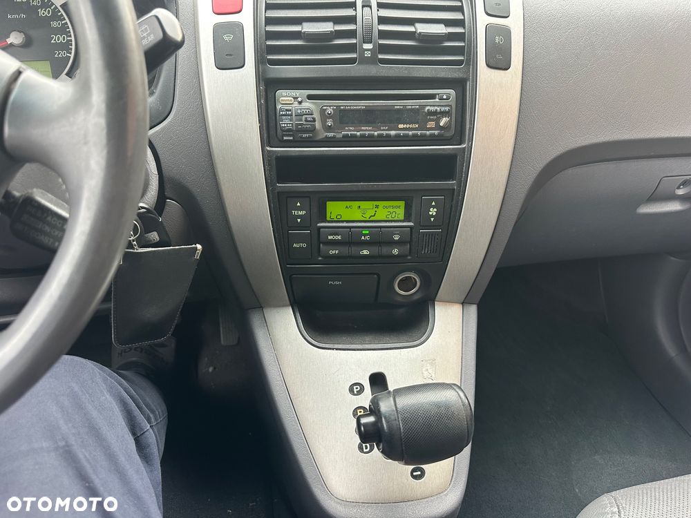 Hyundai Tucson 2.0 CRDi Elegance + - 32