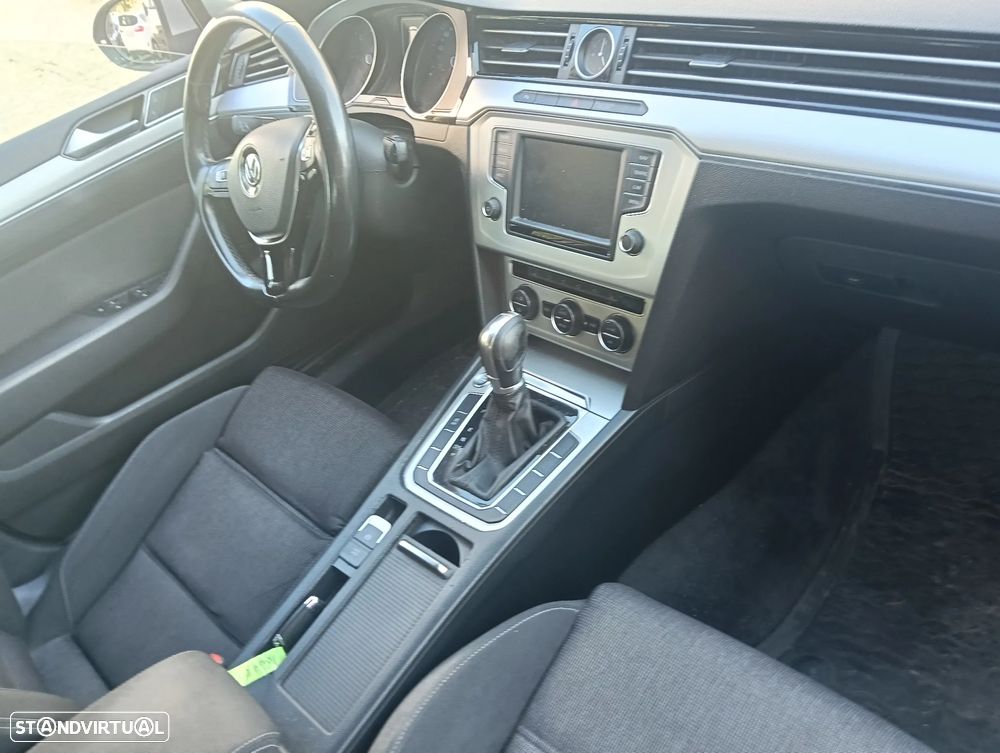 VW Passat Variant 1.6 TDI Highline DSG - 27