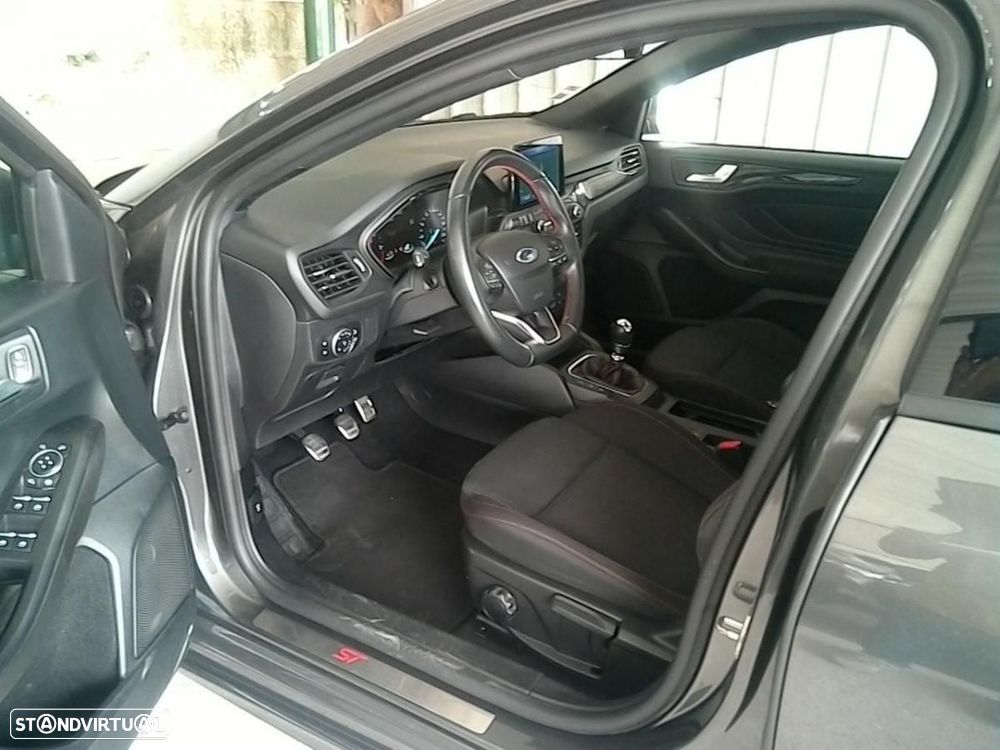 Ford Focus 1.5 TDCi ECOBlue ST-Line - 4