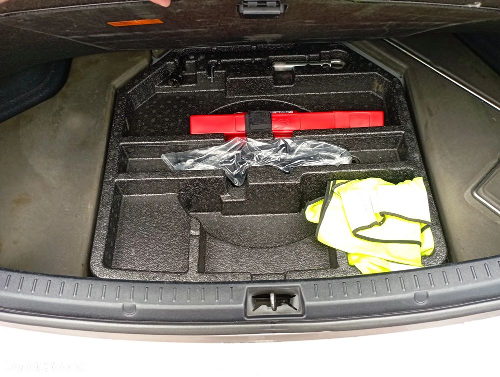 Toyota Avensis 1.8 Premium - 26