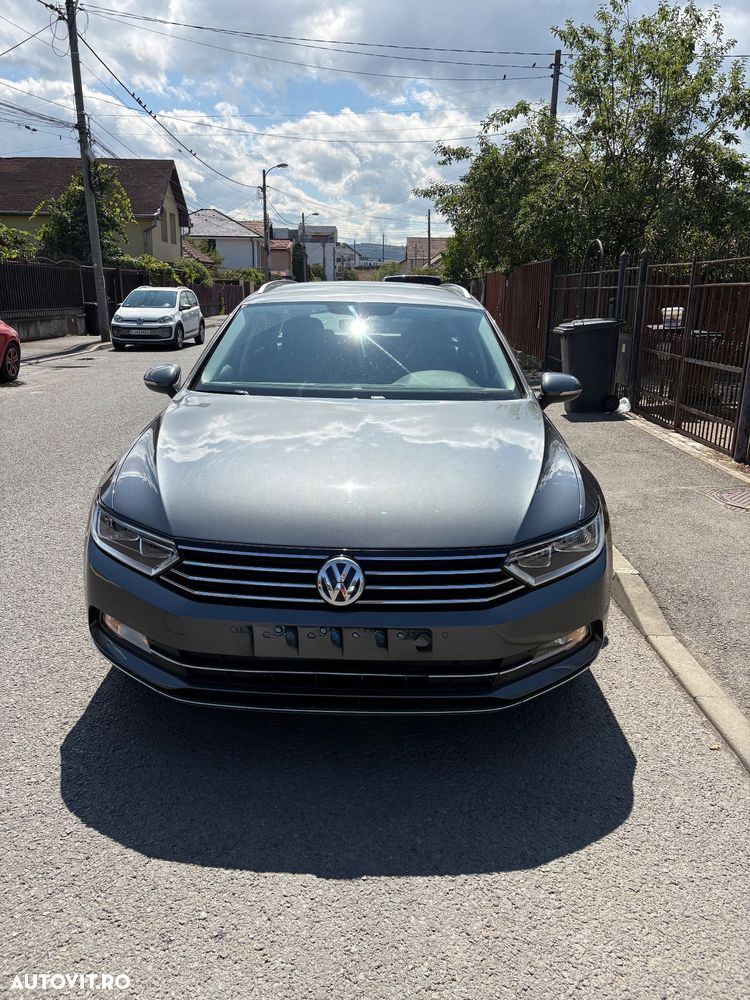 Volkswagen Passat - 1