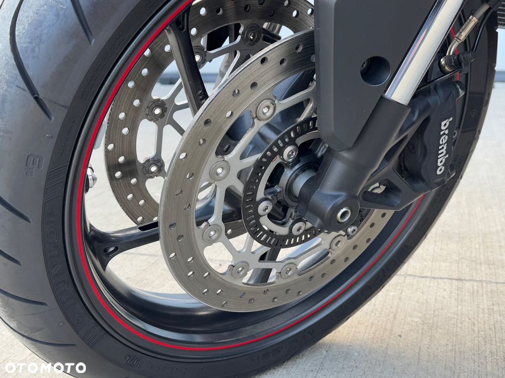 Triumph Street Triple - 26