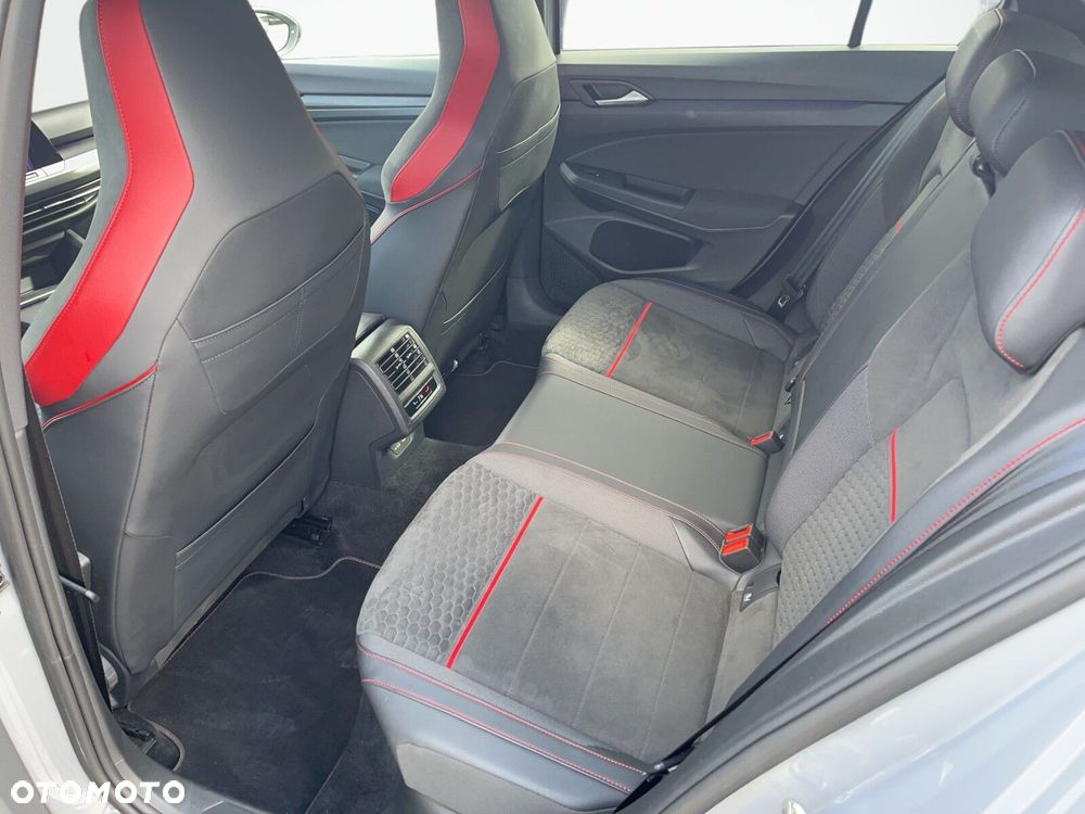 Volkswagen Golf - 11