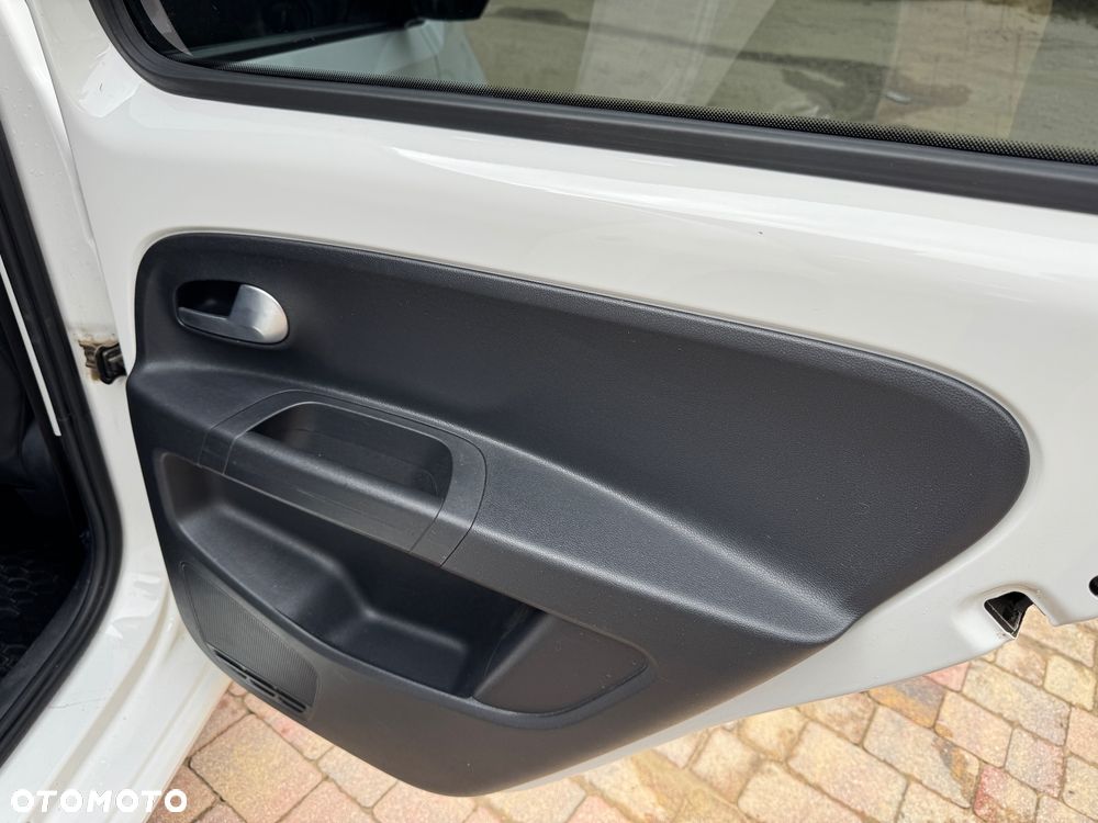 Volkswagen up! 1.0 move - 23