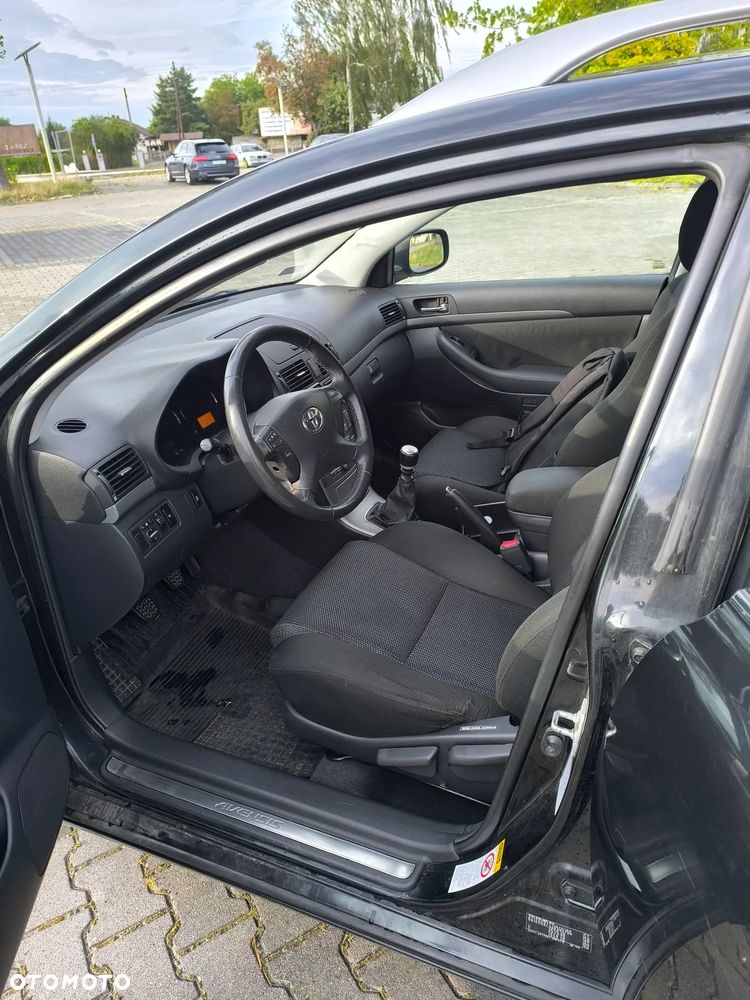 Toyota Avensis 2.0 D-4D - 23