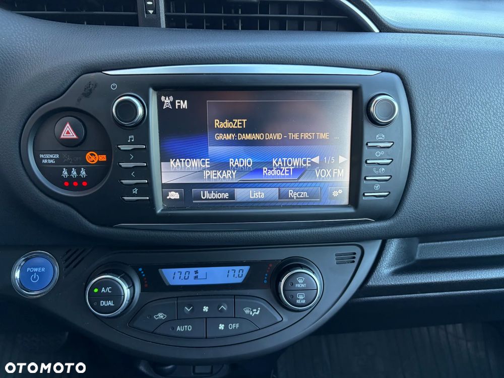 Toyota Yaris Hybrid 100 Dynamic - 19