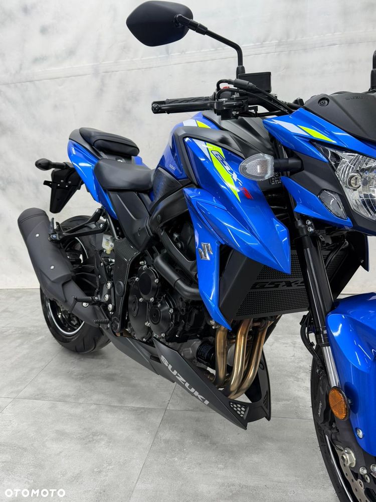 Suzuki GSX - 15
