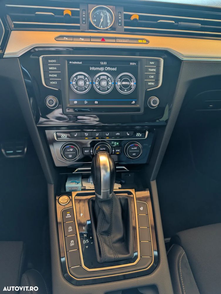 Volkswagen Passat - 11
