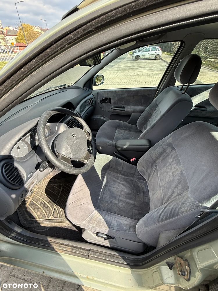 Renault Megane 1.6 RXE 16V - 25