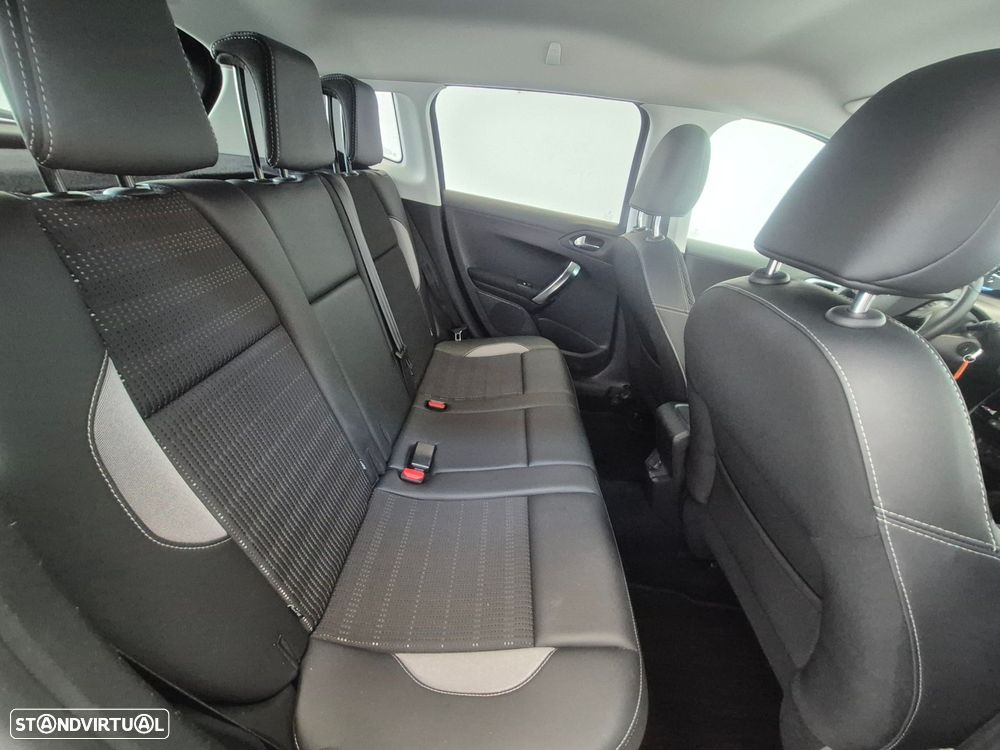Peugeot 2008 1.2 PureTech Allure - 19