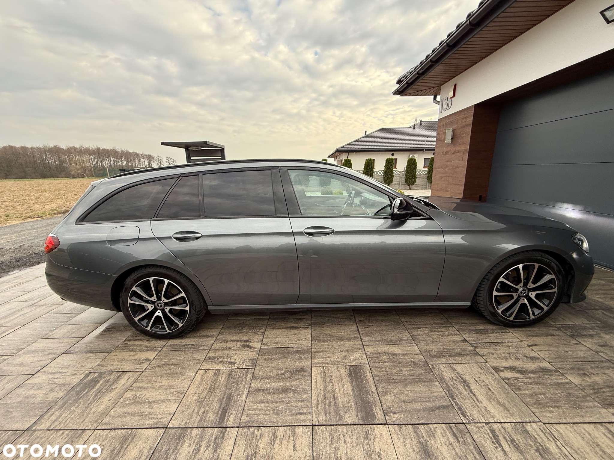Mercedes-Benz Klasa E 220 d T 9G-TRONIC - 11
