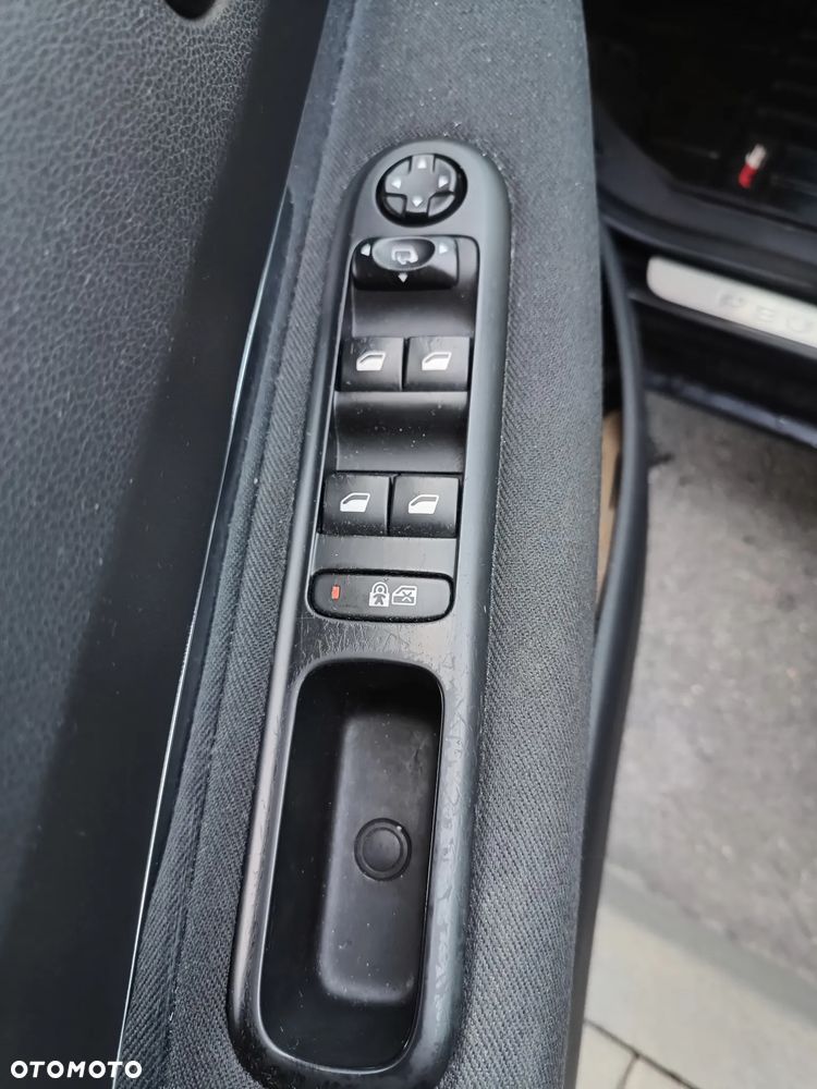 Peugeot 5008 2.0 BlueHDi Allure - 24