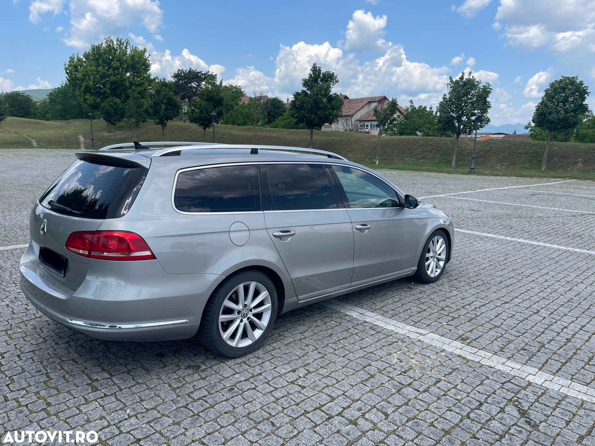 Volkswagen Passat Variant 2.0 TDI BlueMotion Technology DSG Highline - 6