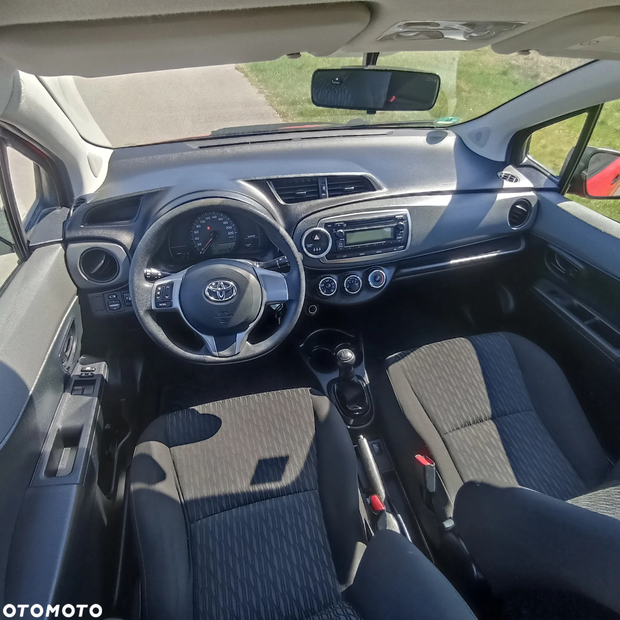 Toyota Yaris 1.0 Premium - 5