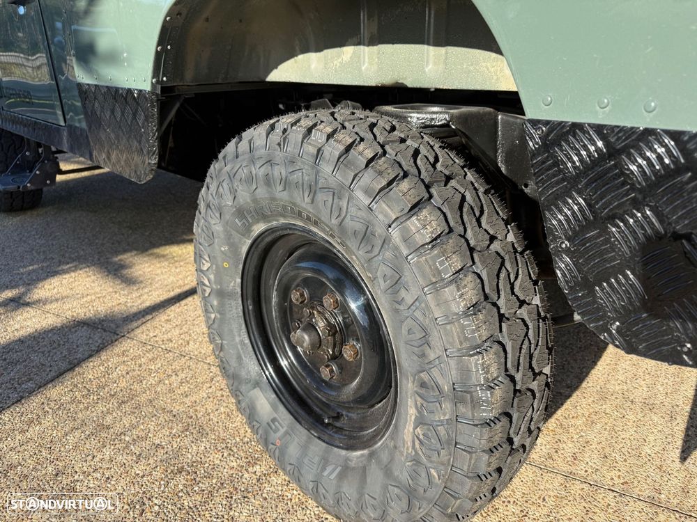 Land Rover Defender - 16