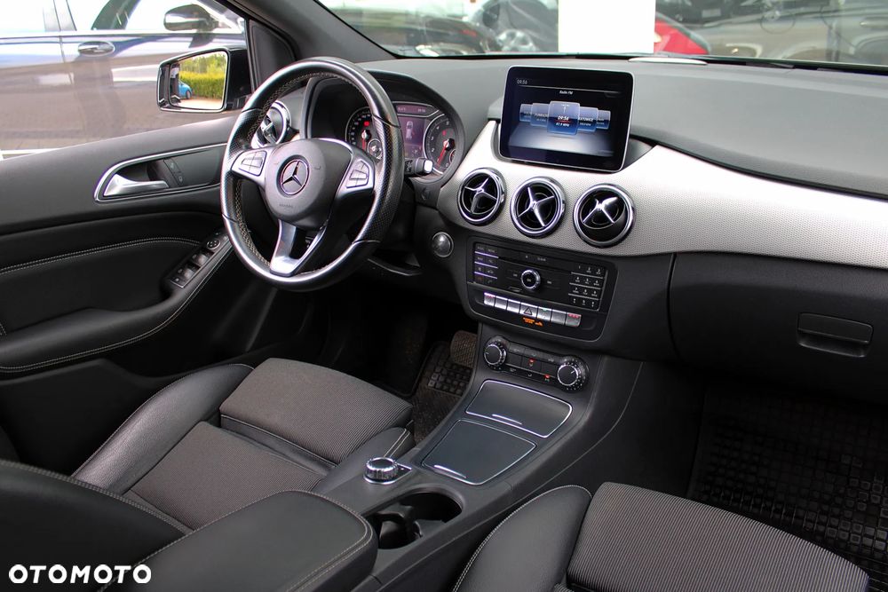 Mercedes-Benz Klasa B 220 4-Matic - 2