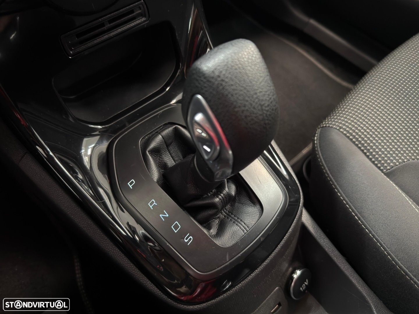Ford Fiesta 1.0 T EcoBoost Titanium PowerShift - 34