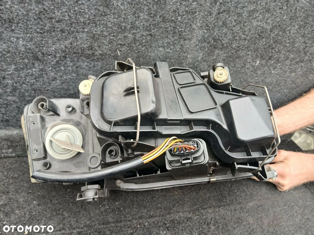 Audi A6 C5 Lampa przednia lewa, prawa - 8