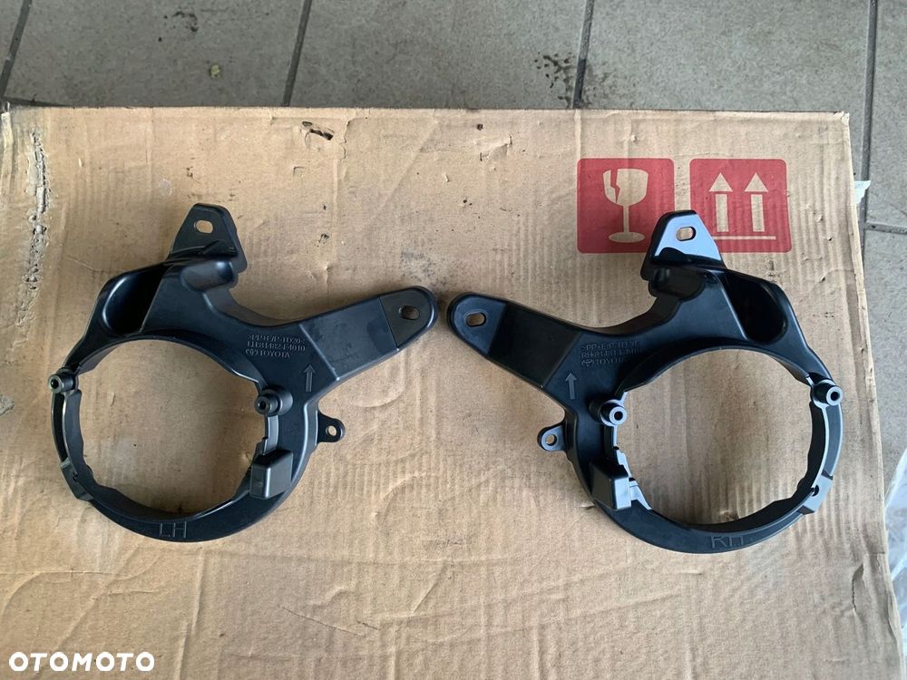 KRATKA HALOGENU ZDERZAKA PRAWA TOYOTA CHR C-HR 16- - 4