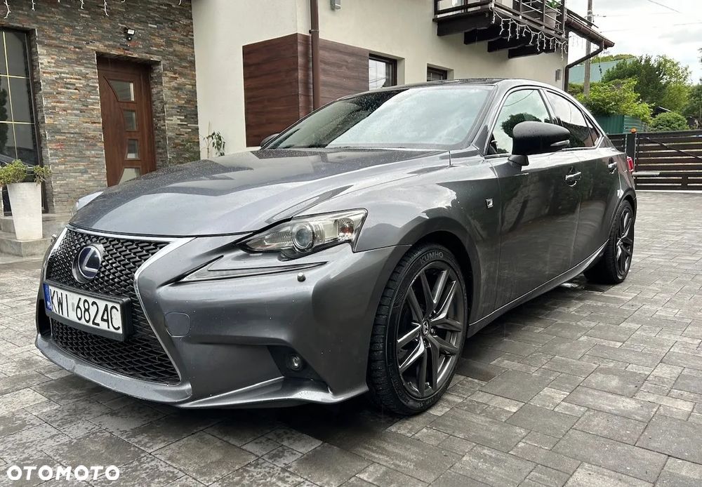 Lexus IS 300h F Sport - 4