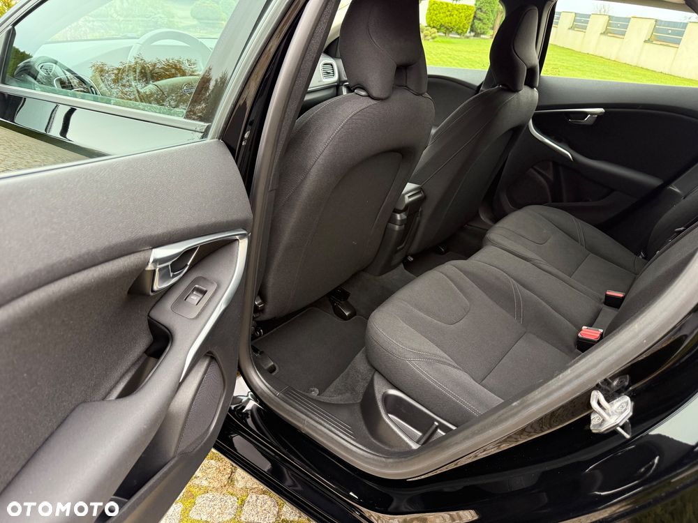 Volvo V40 T2 Momentum - 16