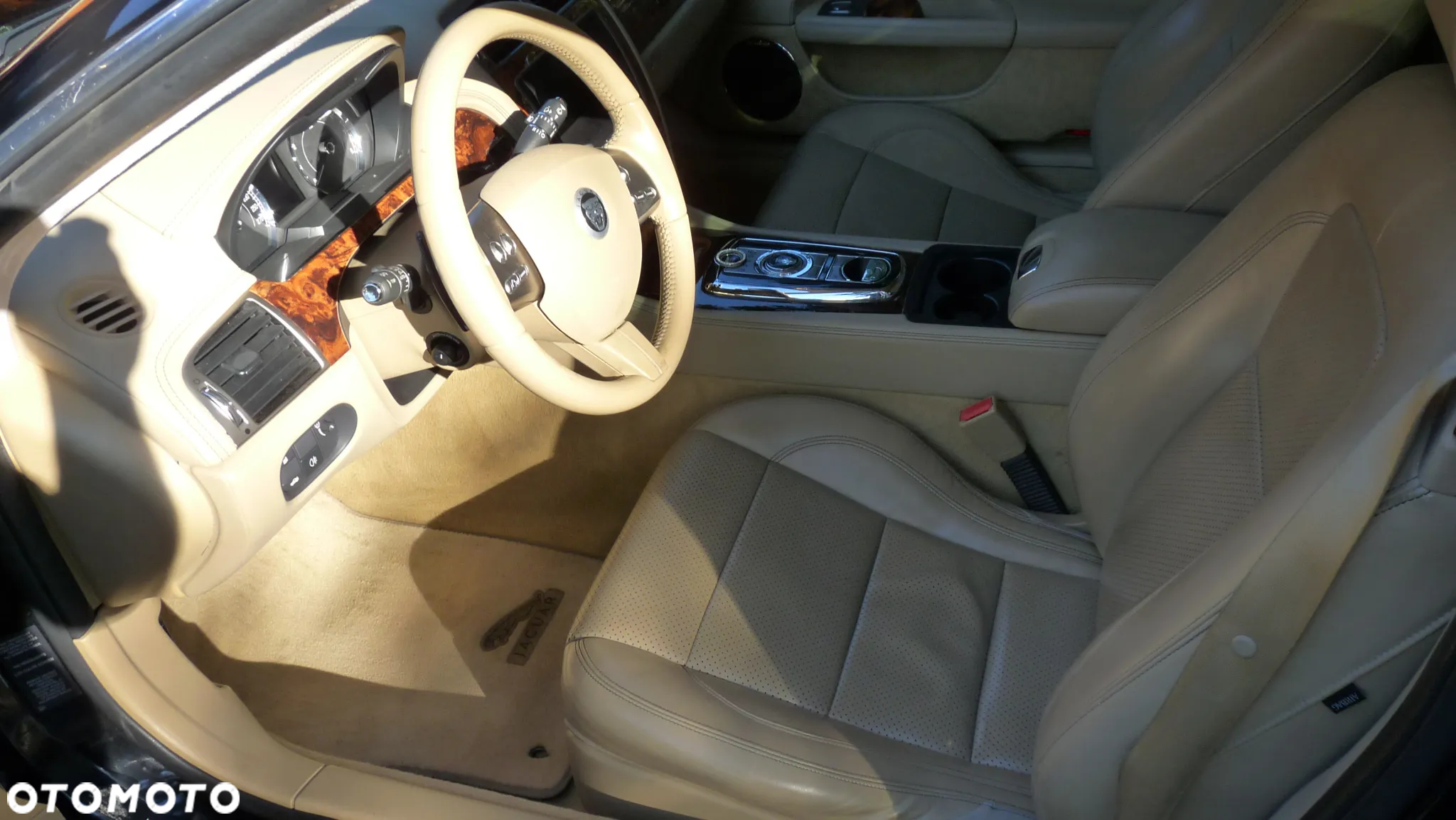 Jaguar XK 5.0 Coupe Portfolio - 17