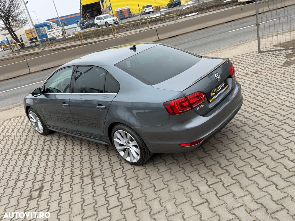 Volkswagen Jetta - 11