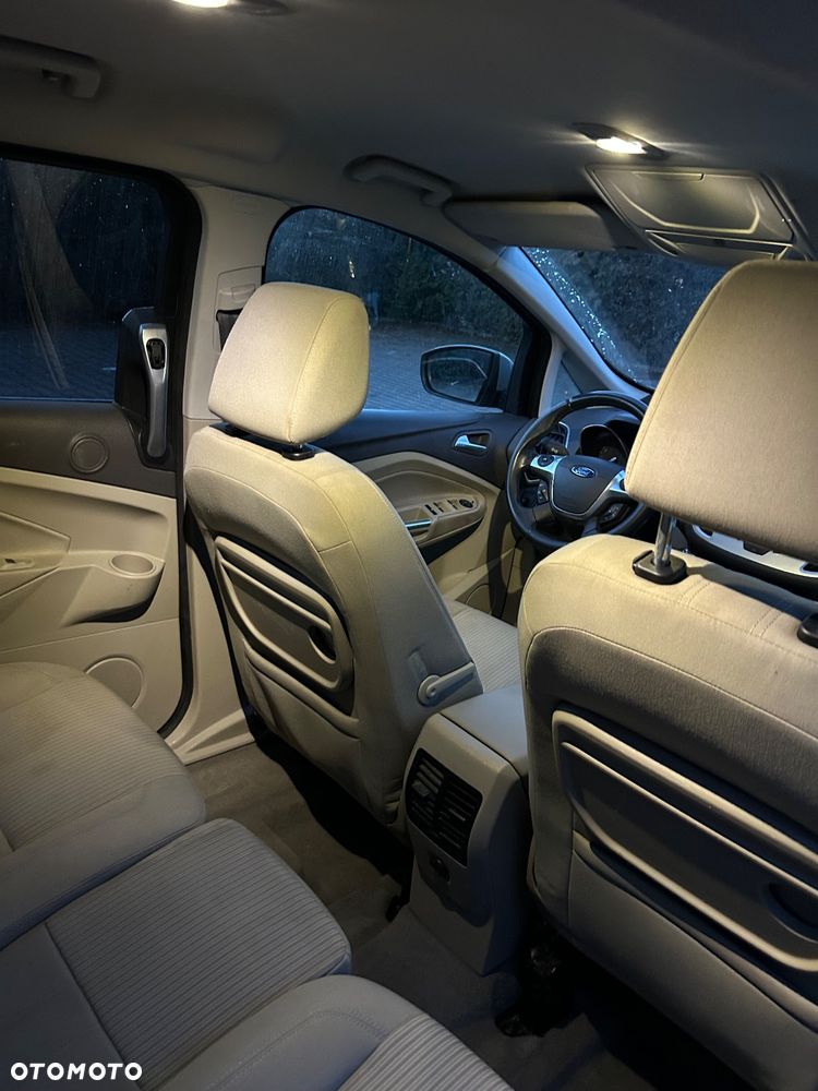 Ford Grand C-MAX - 16