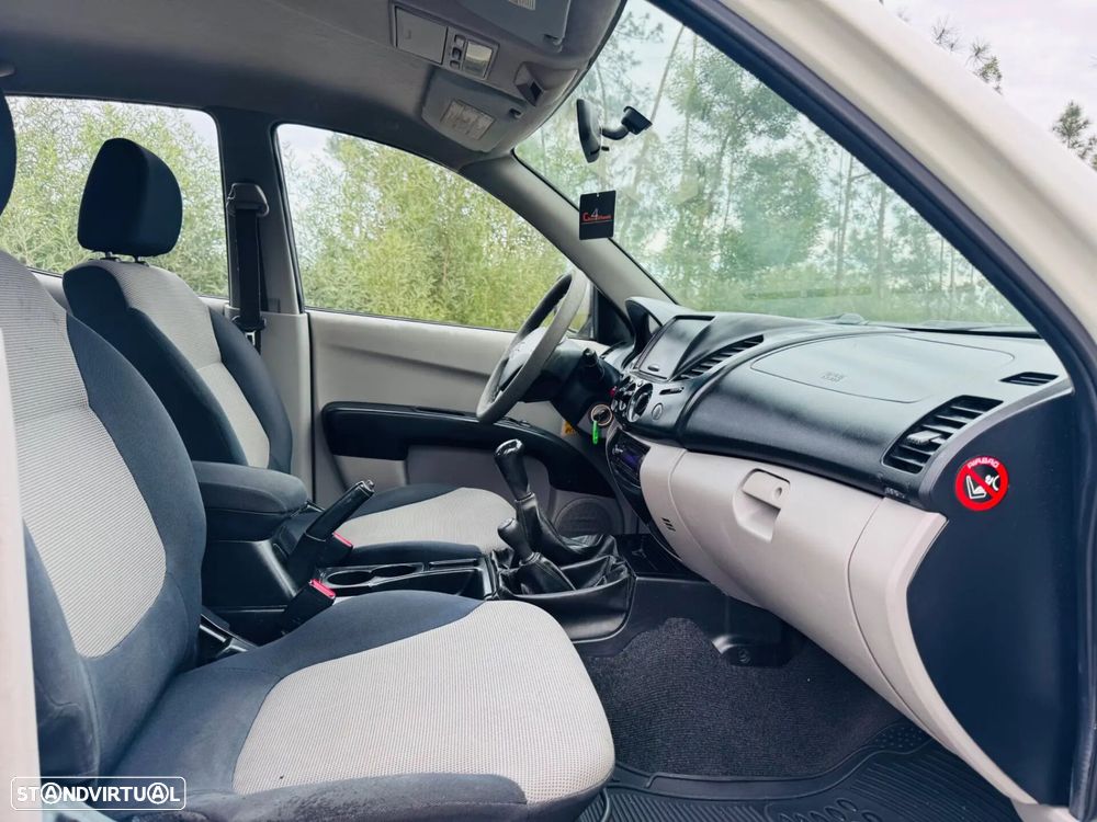 Mitsubishi L200 2.5 DI-D CD Intense AC/JLL - 24