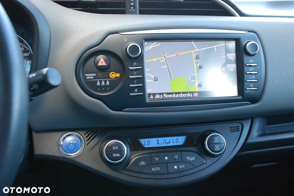 Toyota Yaris Hybrid 100 Life - 26