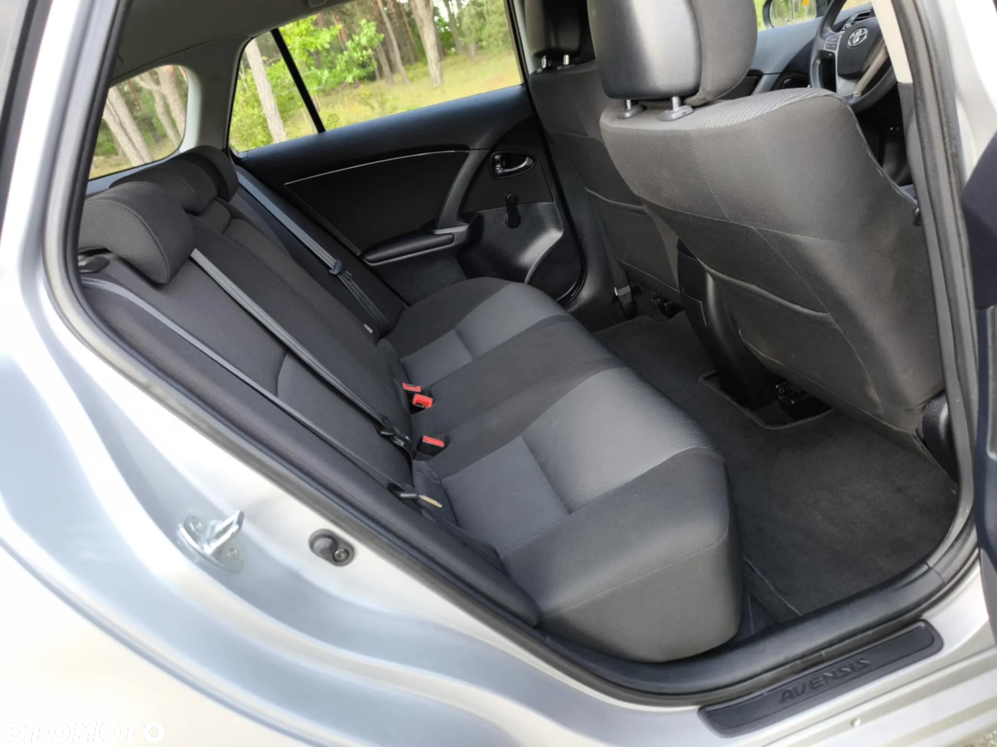 Toyota Avensis Combi 1.6 - 23