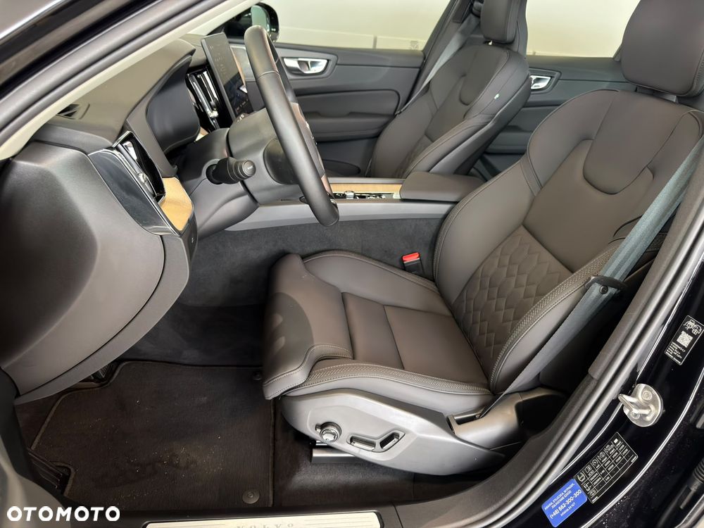 Volvo XC 60 B5 B AWD Plus Dark - 14