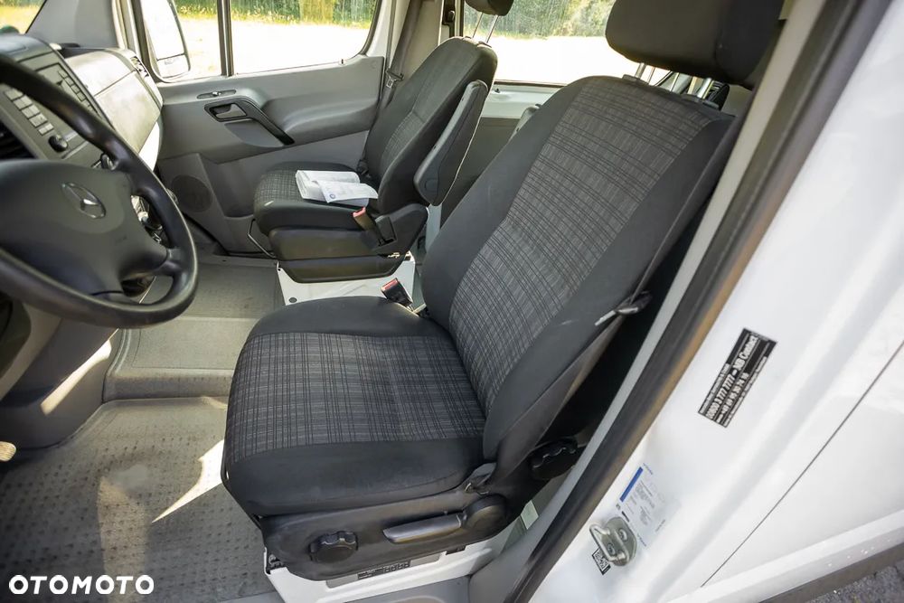 Mercedes-Benz Sprinter - 13