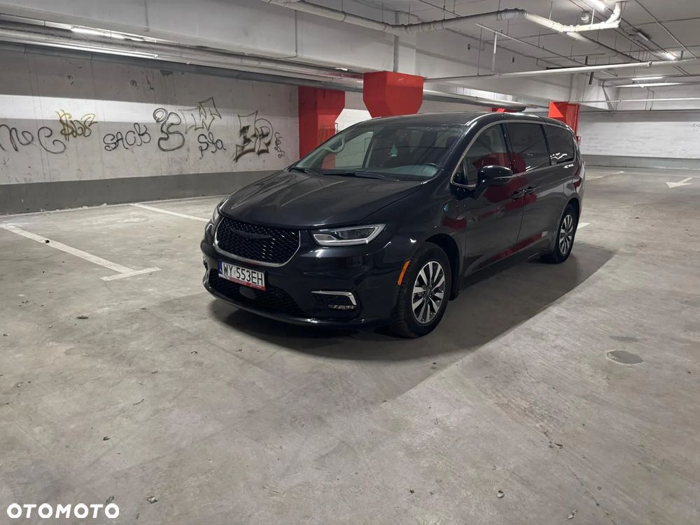 Chrysler Pacifica - 2