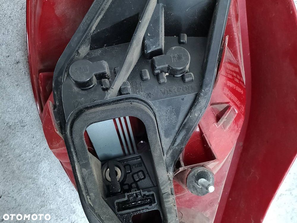 LAMPA TYLNA PRAWA PEUGEOT 207 9649986580 VP5PFX-13404-A HATCHBACK - 4