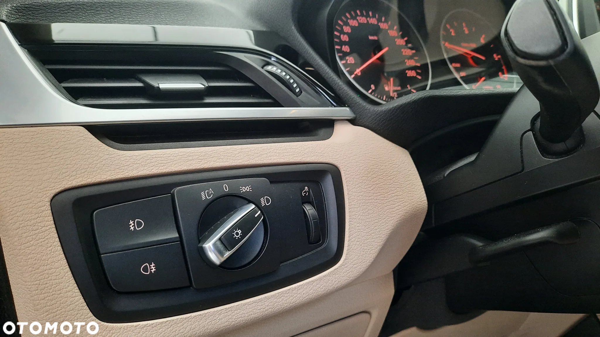 BMW X1 xDrive18d - 11