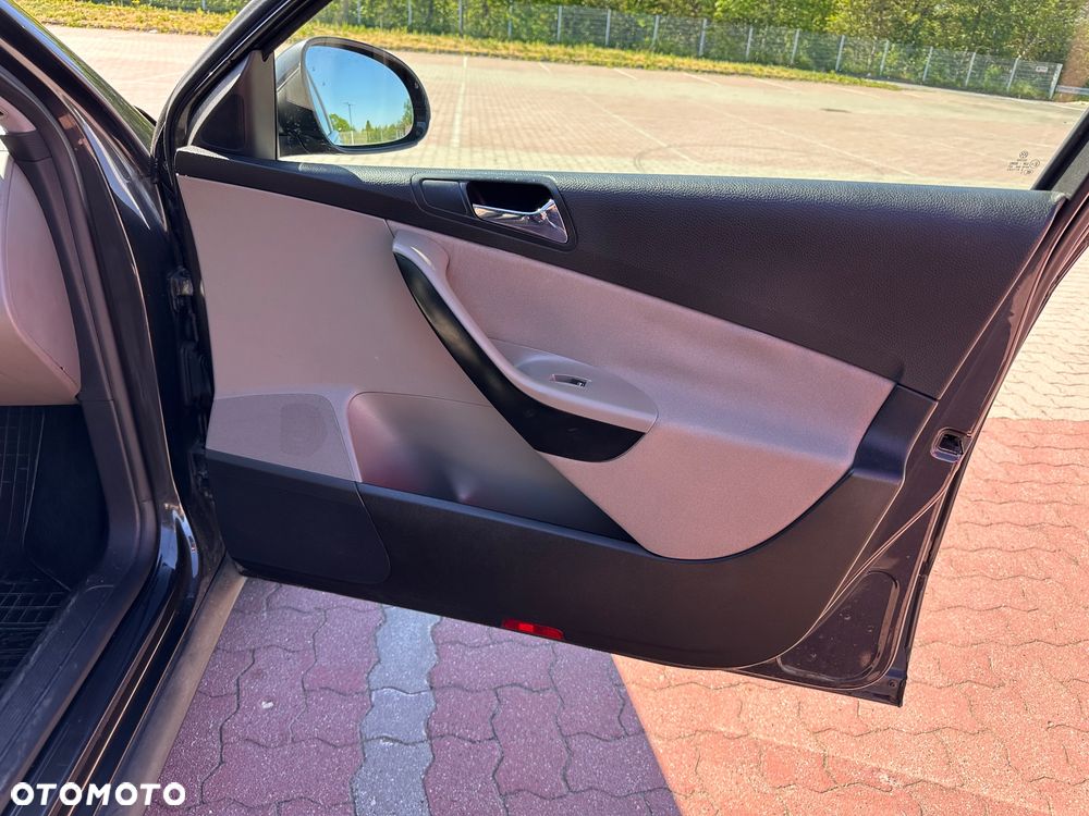 Volkswagen Passat - 19