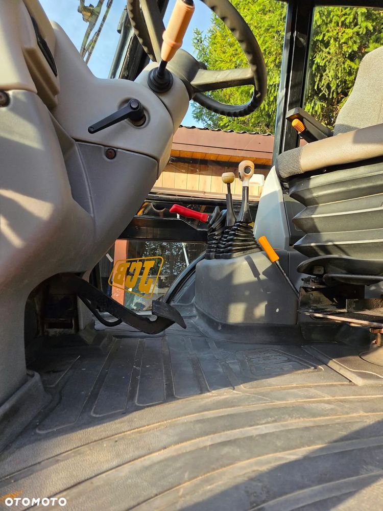 JCB 4CX - 16