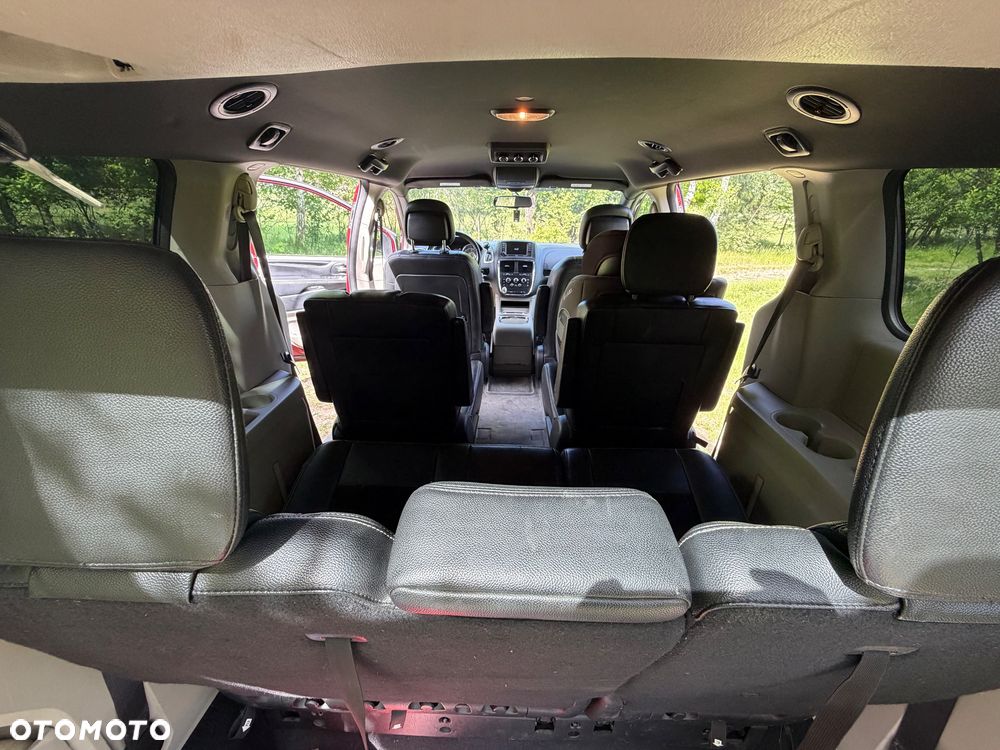 Dodge Grand Caravan - 16